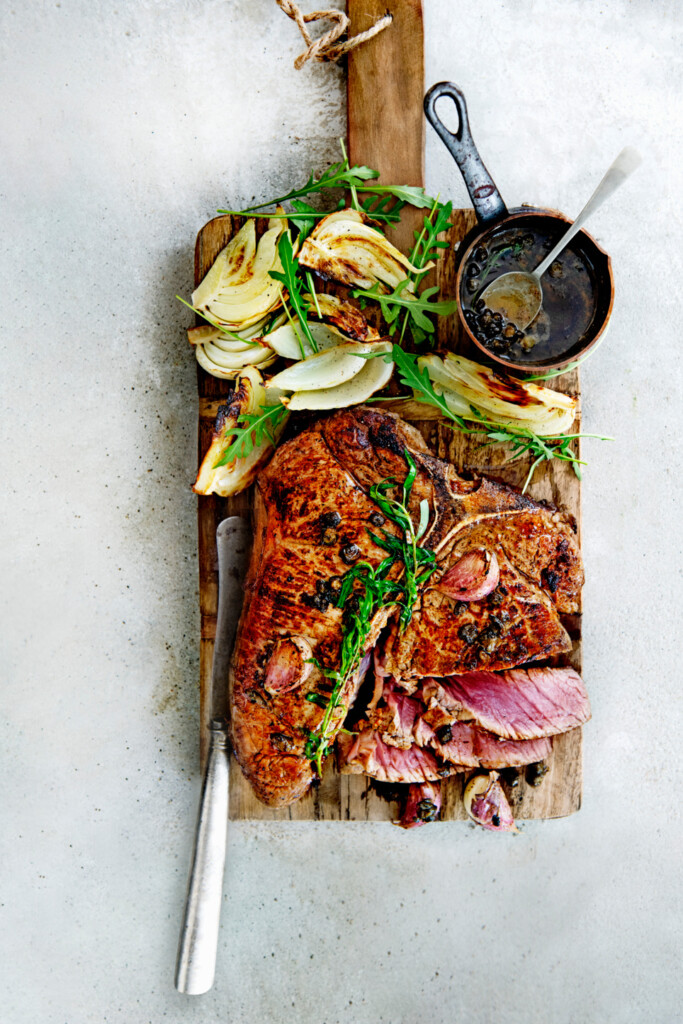 bistecca alla fiorentina (Florentijnse biefstuk) met dragon-kappertjesboter