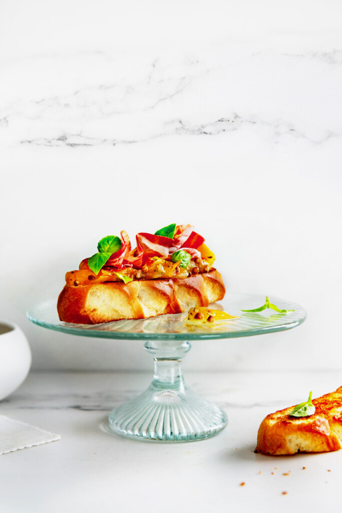 briochetoast met chutney en coppa di parma