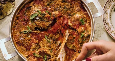 een beetje melanzana alla parmigiana uit Something from Nothing van Alison Roman