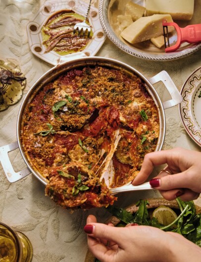 een beetje melanzana alla parmigiana uit Something from Nothing van Alison Roman