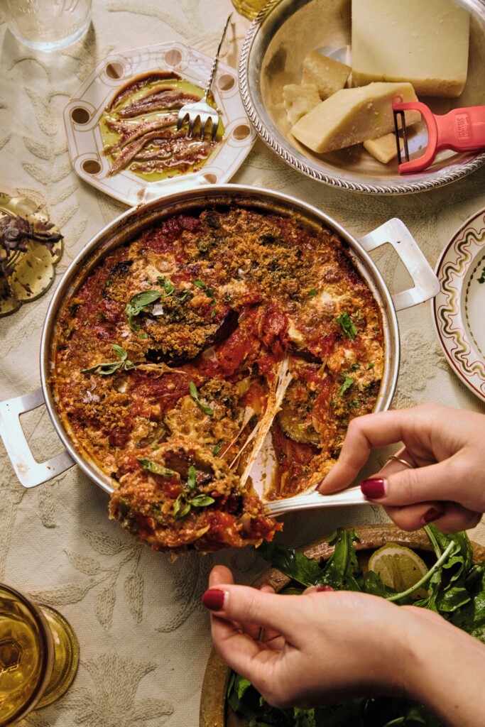 een beetje melanzana alla parmigiana uit Something from Nothing van Alison Roman