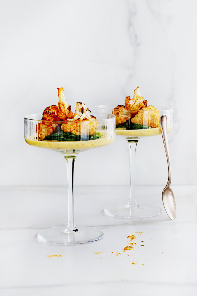 Receptfoto van geroosterde bloemkool met spinazie en vadouvansaus uit Canapé