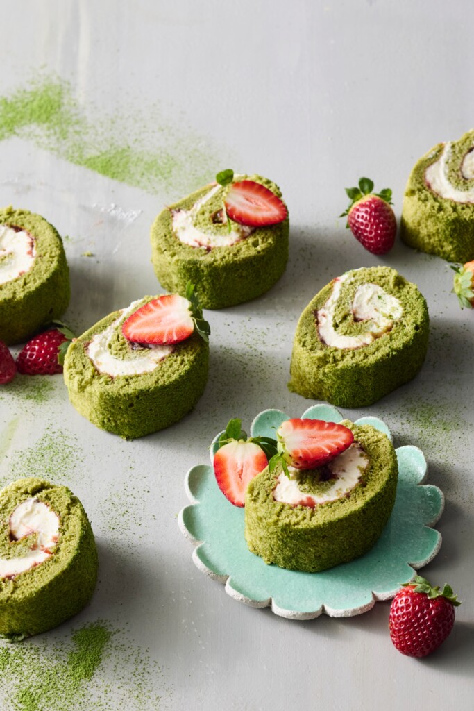 matchacake met aardbeien