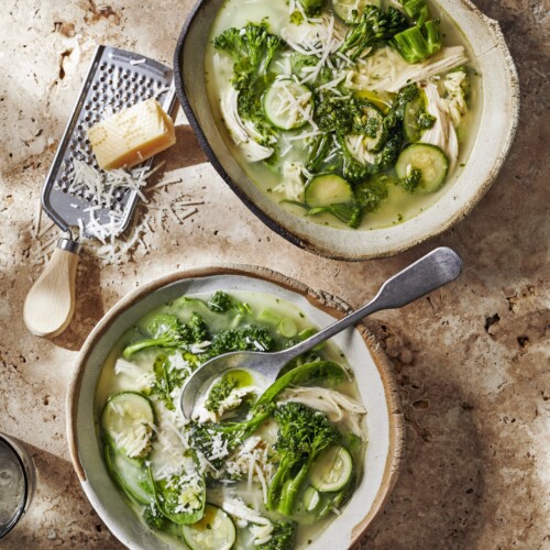 groentesoep met kip en parmezaan