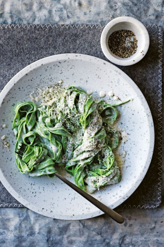 pasta alfredo: fettuccine in een boterige kaassaus