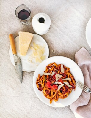 pasta met ‘nduja, ui & tomaat