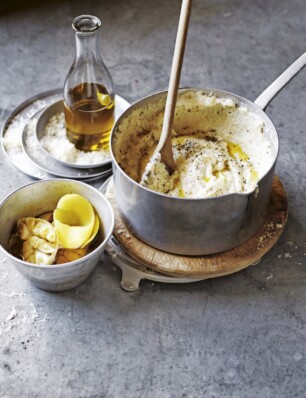 semolina cacio e pepe