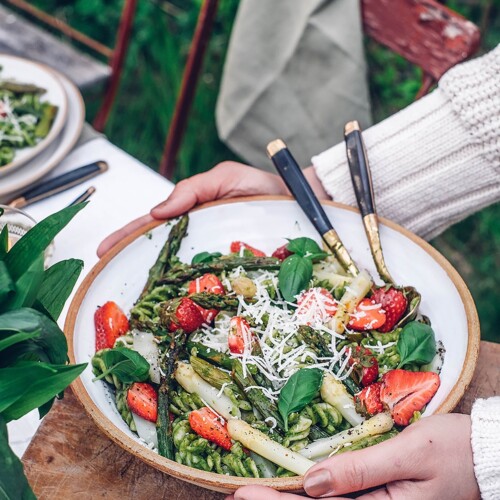 fusilli met asperges en aardbeien