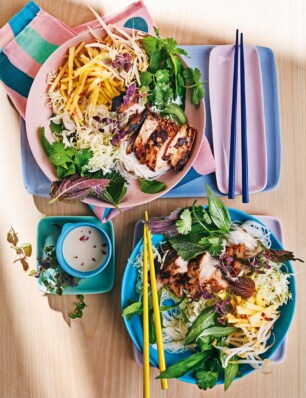 noedelsalade met pittige ananas & kip