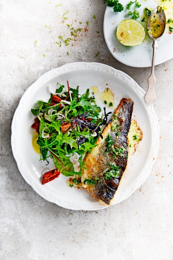 zeebaars met limoenboter & salade