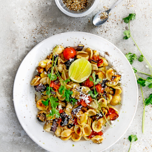 Zomerpasta met aubergine, za’atar en koriander_preview