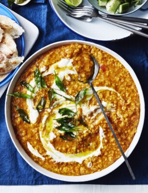 dahl met basmatirijst (kitchari) & gepeperde komkommer