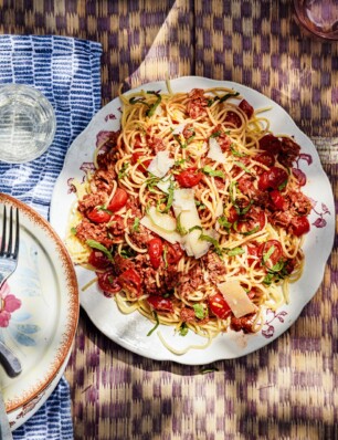 pasta met tonijn, tomatentapenade en munt