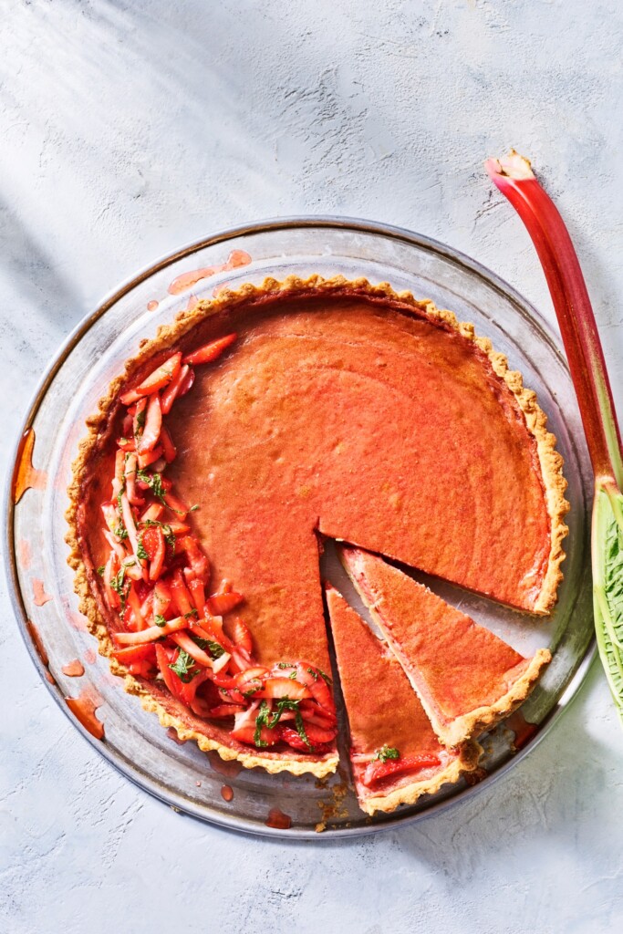 rabarbertaart met salsa van aardbei & munt