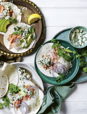 tandoori-zalmtaco’s met kokos-koriandercrema