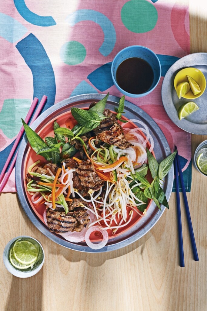 Thaise zoetzure salade met gegrild varkensvlees