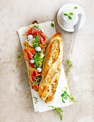 stokbrood met gerookte paprikapesto & truffelprosciutto