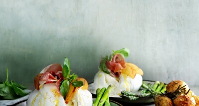gevulde buffelmozzarella met prosciutto en basilicum
