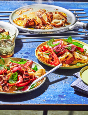 gegrilde calamari & chorizo met kikkererwten en ui