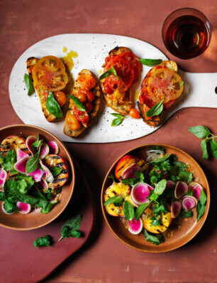 gegrilde nectarinesalade met radijs, kruiden en gembervinaigrette