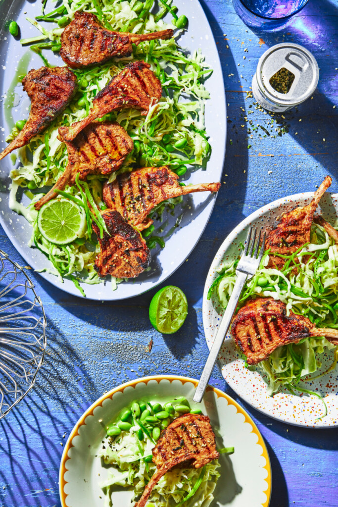 lamskoteletten van de bbq met misoboter & snelle Aziatische salade