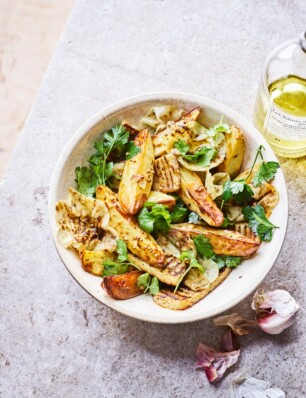 Oosterse aardappelsalade met halloumi