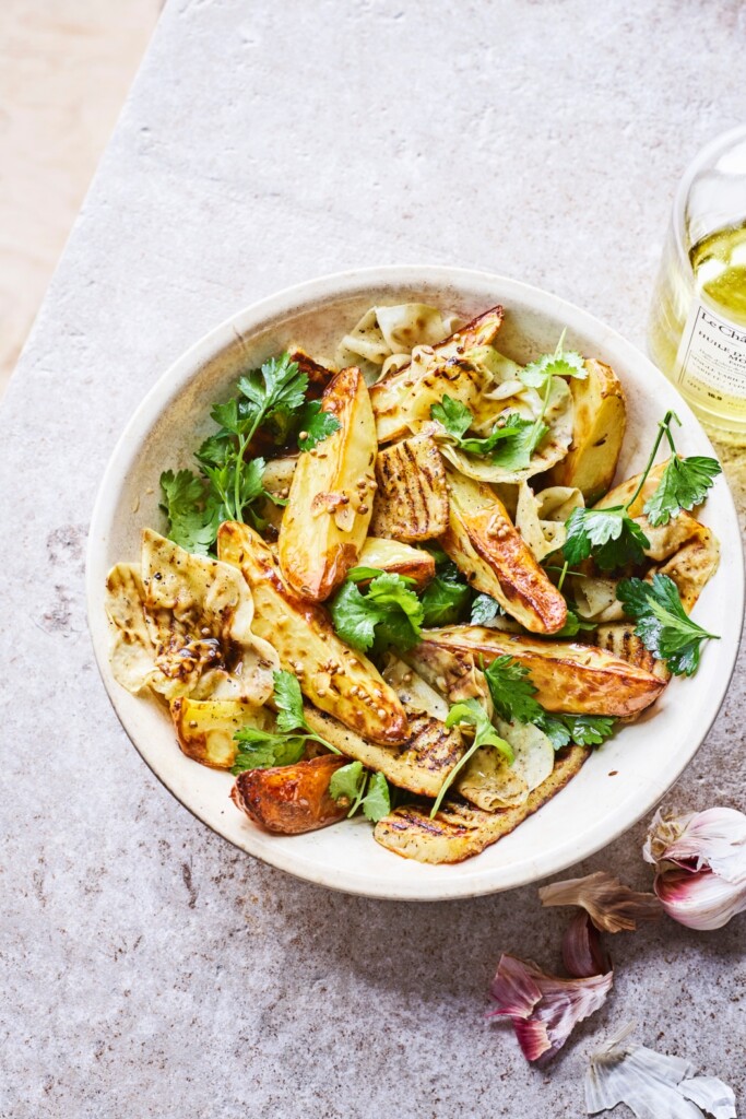 Oosterse aardappelsalade met halloumi