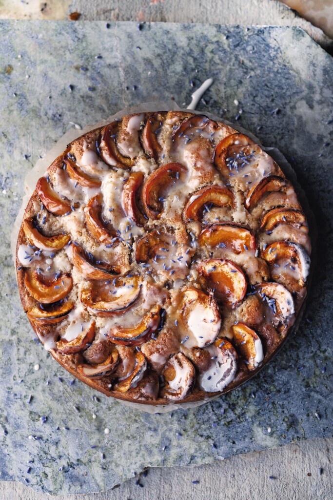 abrikozentaart met walnoten en lavendel van Ottolenghi