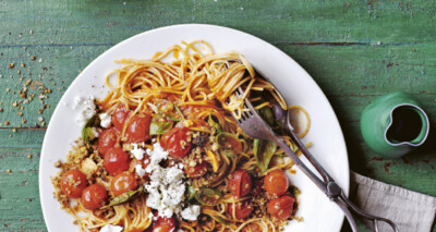 spaghetti met tomaten-basilicumsaus