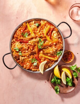 paella met chorizo & kippendij