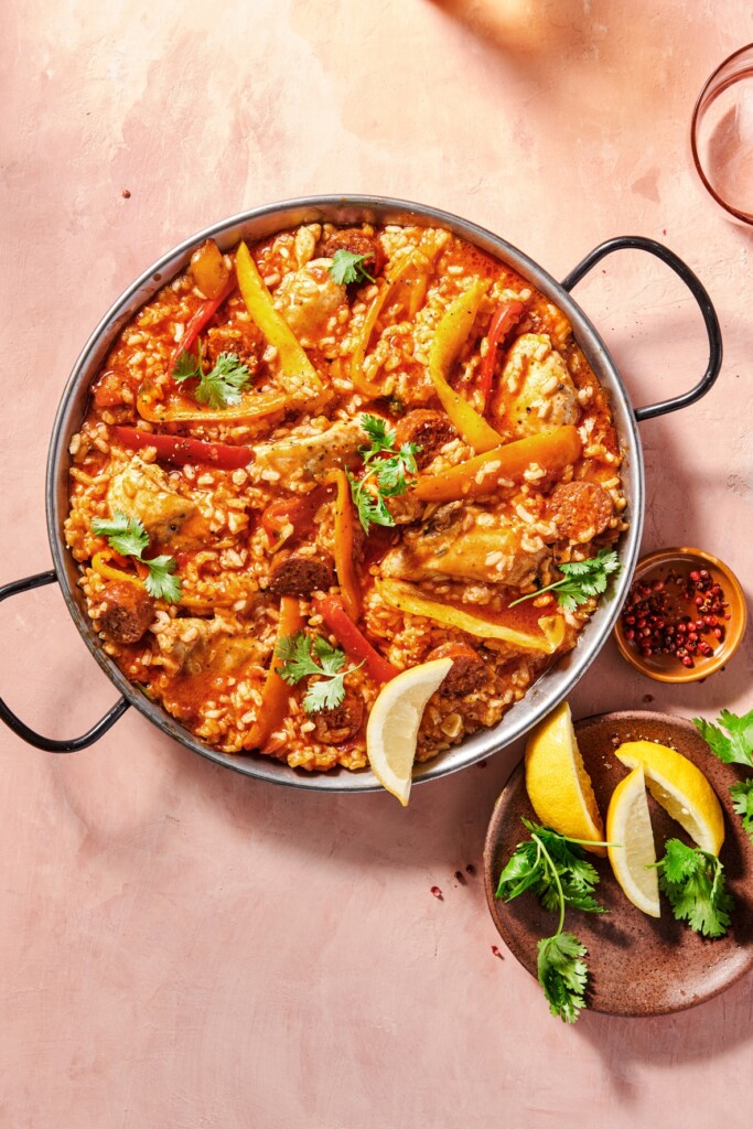 paella met chorizo & kippendij