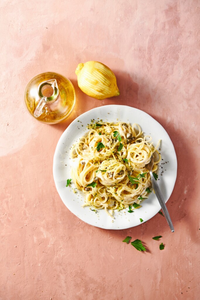 pasta al limone met kappertjes, venkel en pangrattato