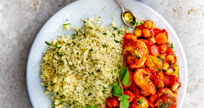 tajine met kipgehaktballetjes, abrikoos & muntcouscous