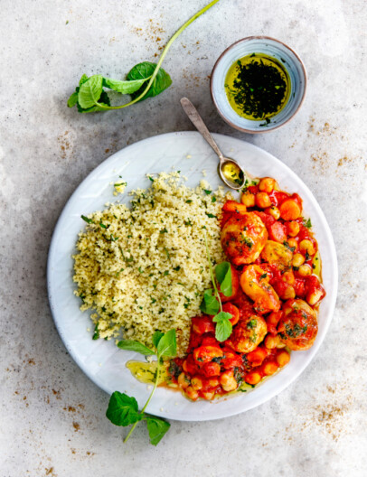 tajine met kipgehaktballetjes, abrikoos & muntcouscous