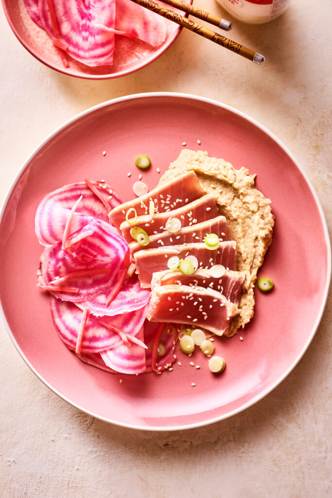 tonijntataki met bietenpickle en wittebonencrème