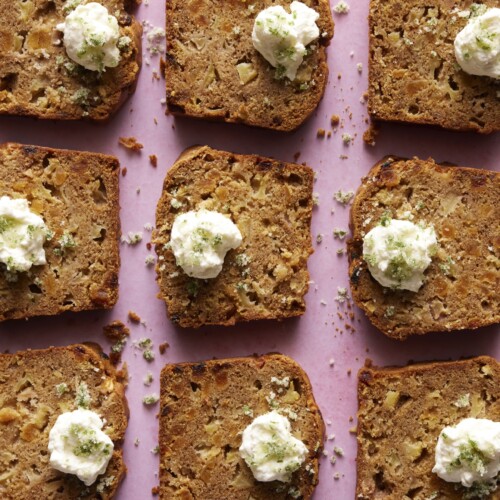 appelcake van martine streenstra op roze achtergrond