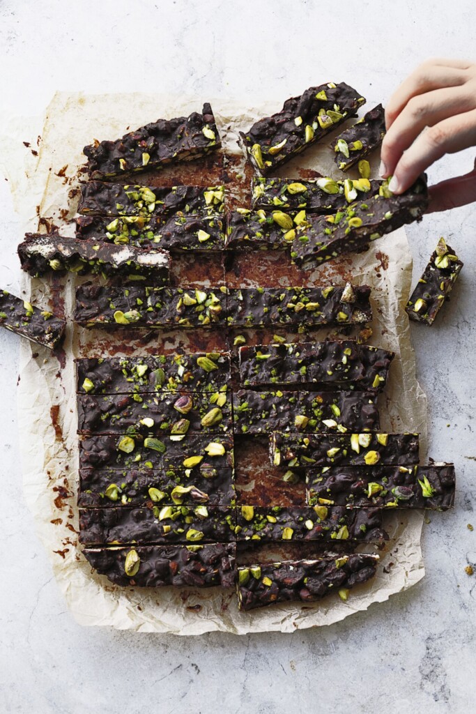 arretjescake met munt en pistachenoten
