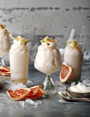 grapefruitsorbet met kokosyoghurtroom