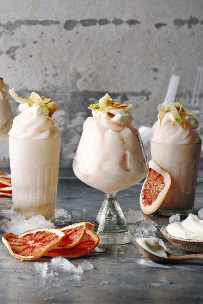 grapefruitsorbet met kokosyoghurtroom