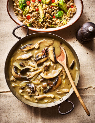 portobello-hachee met gebakken-spruitjesrijst